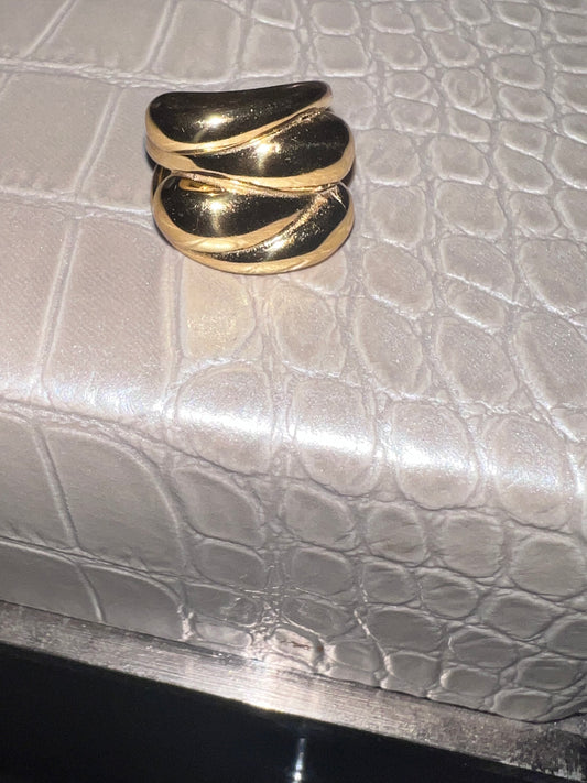 Bold Women's Gold Knuckle Ring