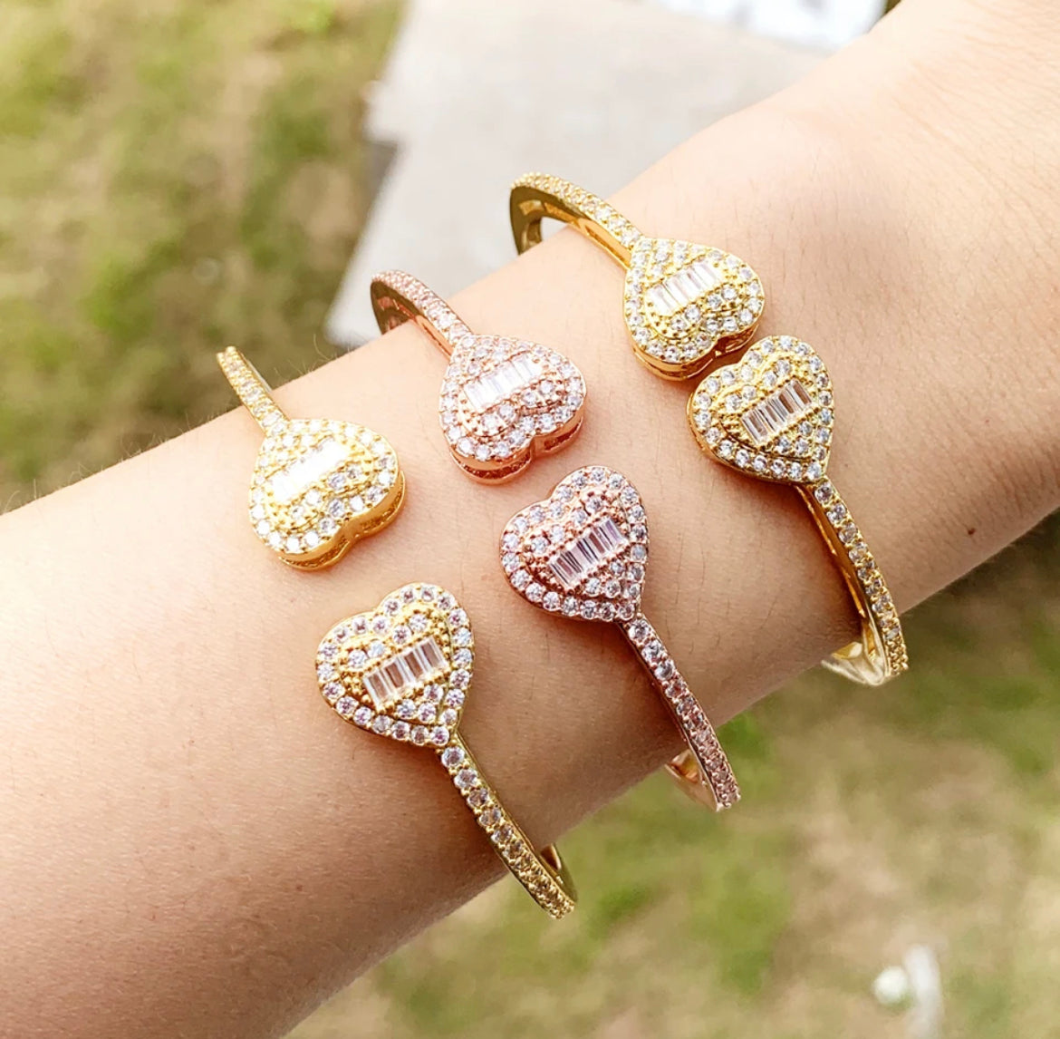 Double Heart Spring Clasp Bangle