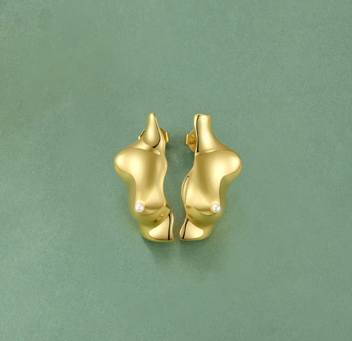 Pearly Nip Statement Stud Earrings