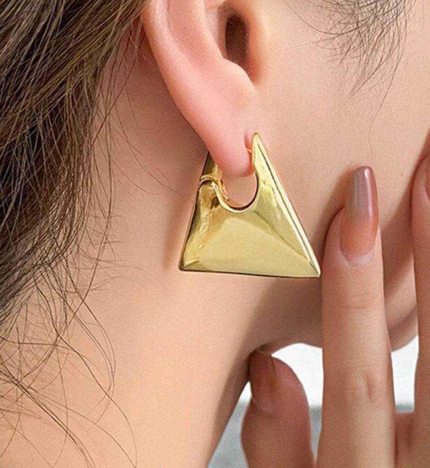 Solid Triangular Hoop