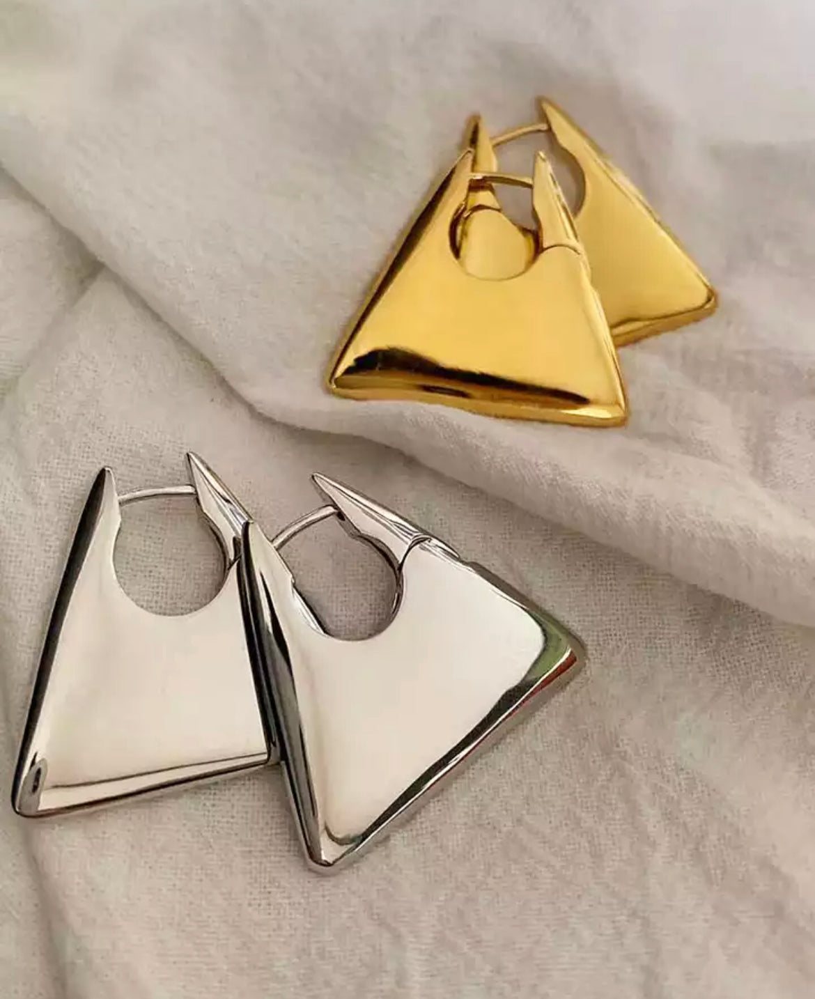 Solid Triangular Hoop